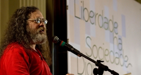 Liberdade na internet está sob ataque, diz Richard Stallman